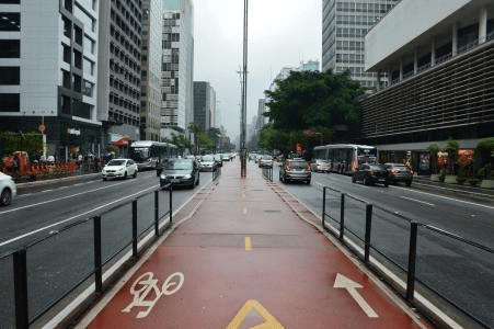 Quais perguntas fazer sobre a segurança do prédio ao comprar um apartamento?