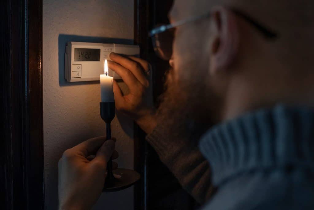 Como descobrir se há fuga de energia em casa com segurança